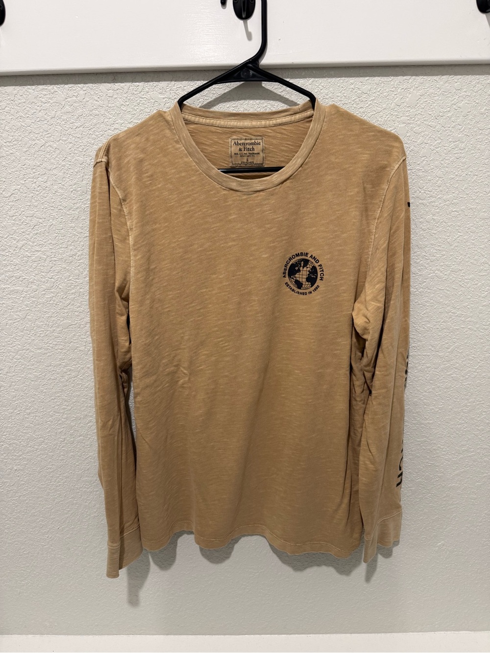 Abercrombie & Fitch Men's Long-Sleeve Crew Tee in Beige/Tan